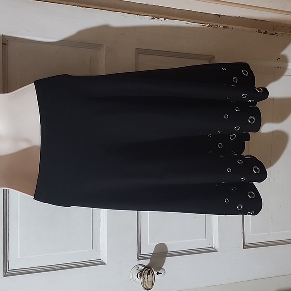 Sioni Black Grommet Skirt L Jrs - Picture 2 of 3